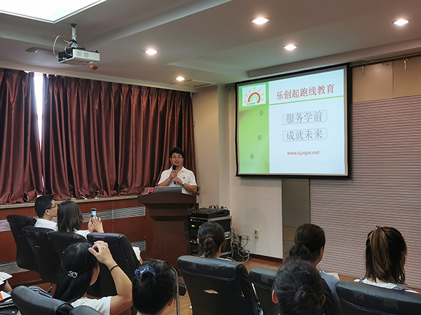 公益培訓(xùn)合影5小.JPG