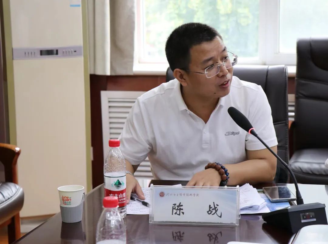 陳老師發(fā)表建議.jpg